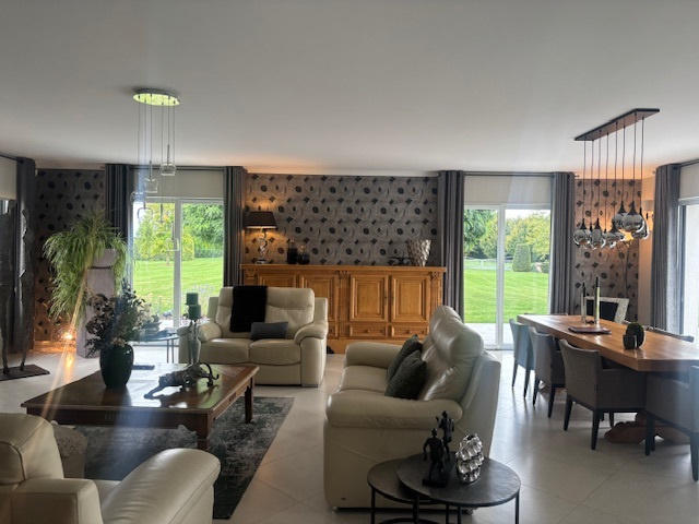 Maison - 232 m² - 6 pièces