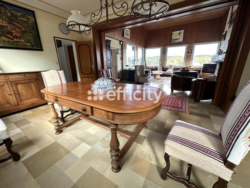 Maison - 200 m² - 7 pièces