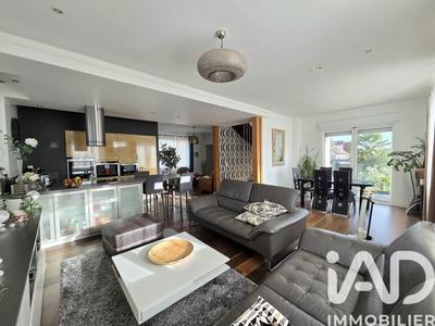 Maison - 199 m² - 7 pièces