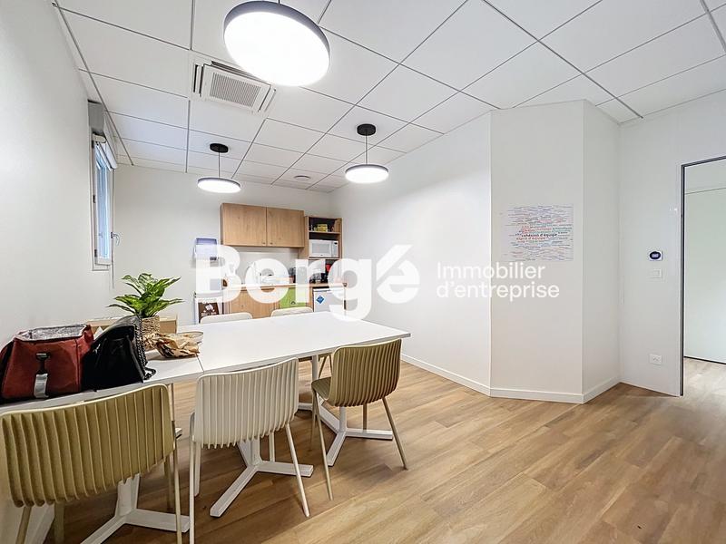 Local commercial - 180 m² - 16 pièces