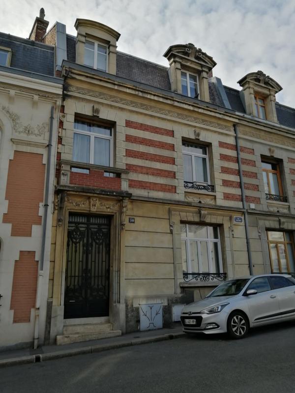 Maison - 220 m² - 8 pièces