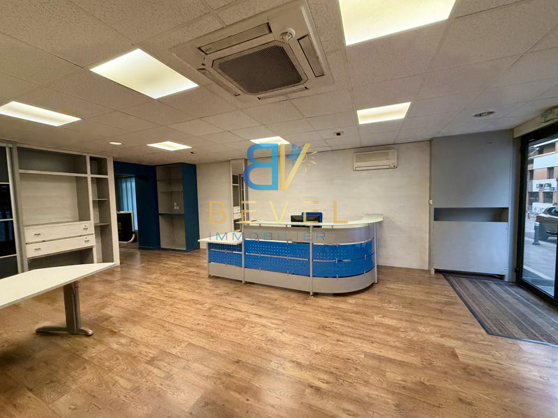 Local commercial - 111 m²