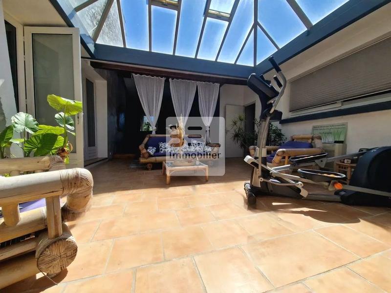 Propriété - 750 m² - 25 pièces