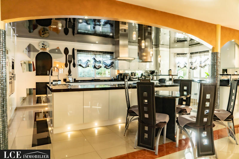 Villa - 570 m² - 10 pièces