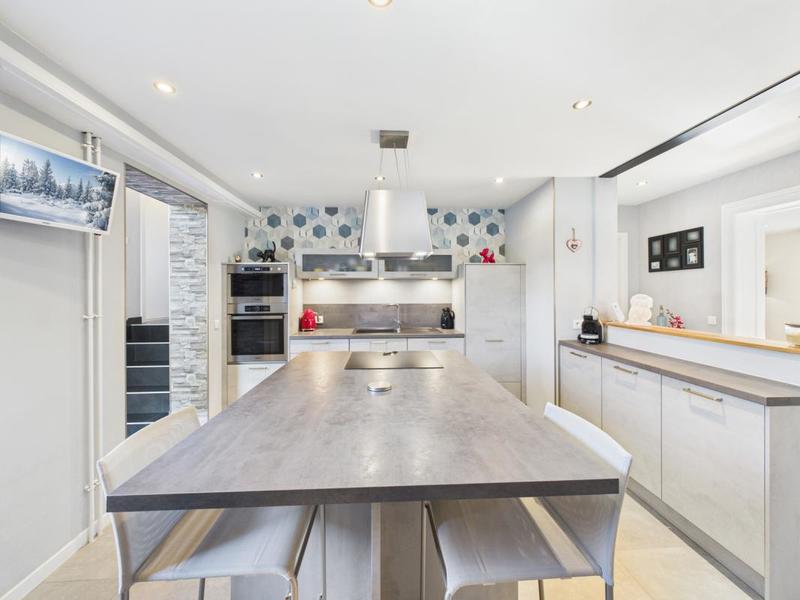 Maison - 202 m² - 6 pièces