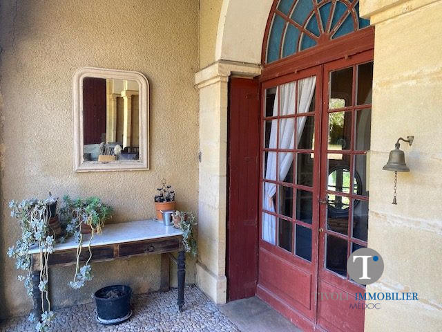 Maison ancienne - 700 m² - 14 pièces