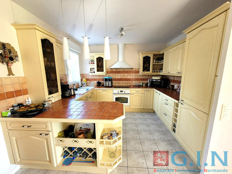 Maison - 215 m² - 9 pièces