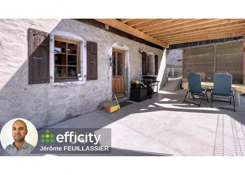 Maison - 300 m² - 12 pièces