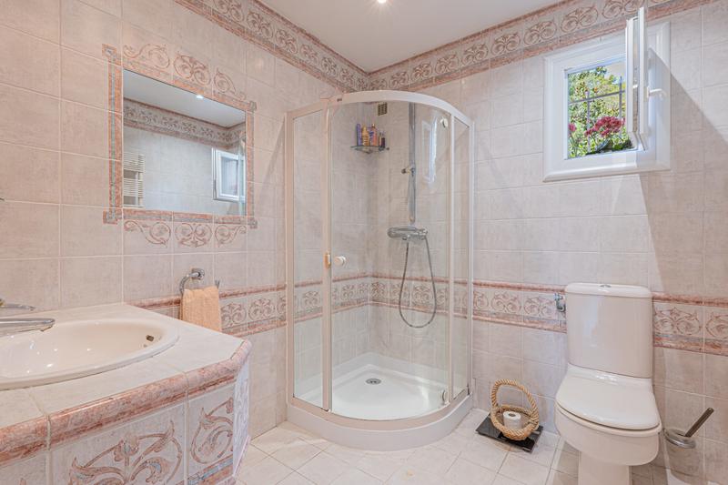 Maison - 241 m² - 8 pièces