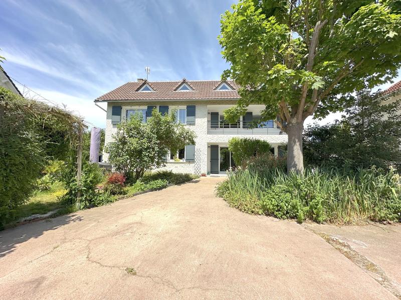 Maison - 199 m² - 10 pièces