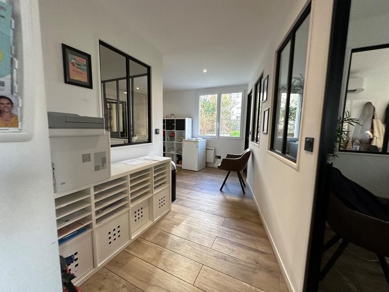 Bureau - 93 m² - 8 pièces