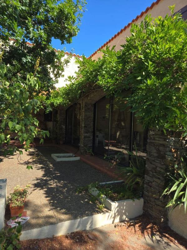 Propriété - 320 m² - 9 pièces