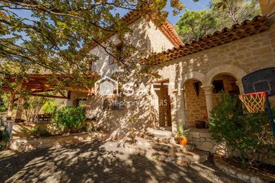 Maison - 232 m² - 8 pièces