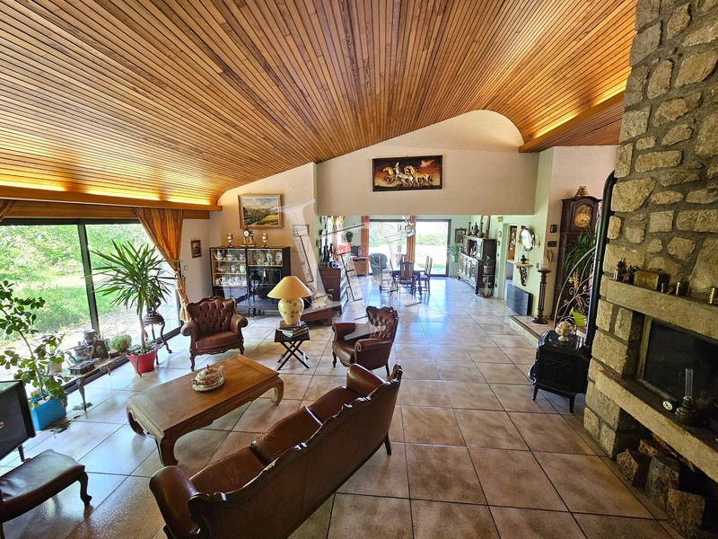 Maison - 286 m² - 8 pièces