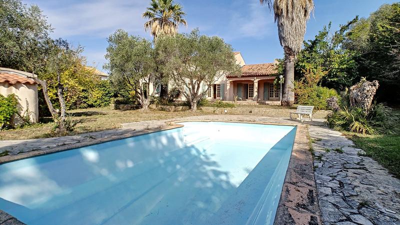 Maison traditionnelle - 178 m² - 5 pièces