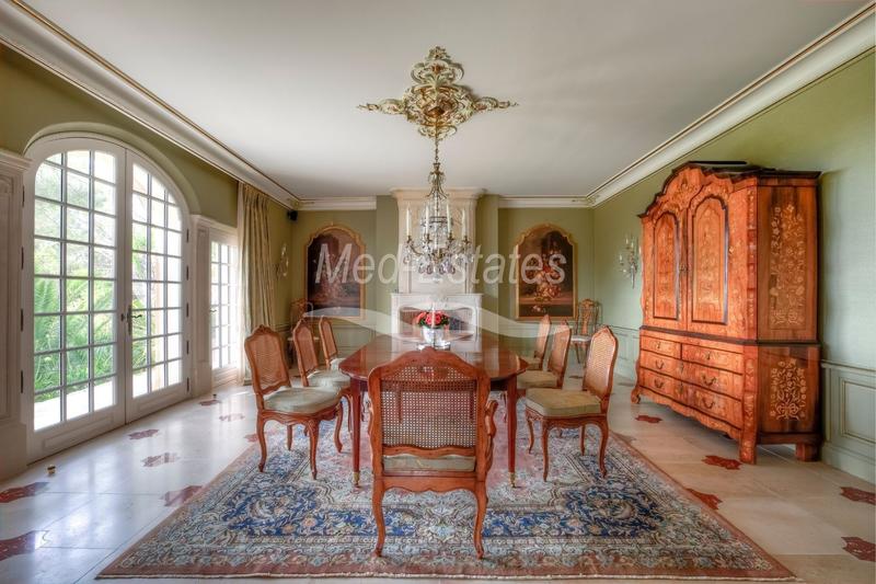 Demeure - 863 m² - 12 pièces