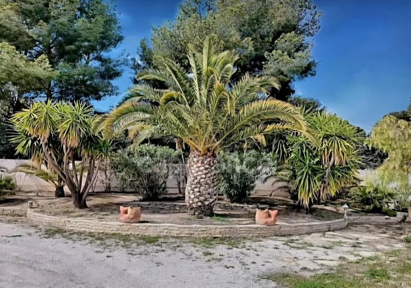 Propriété - 320 m² - 8 pièces