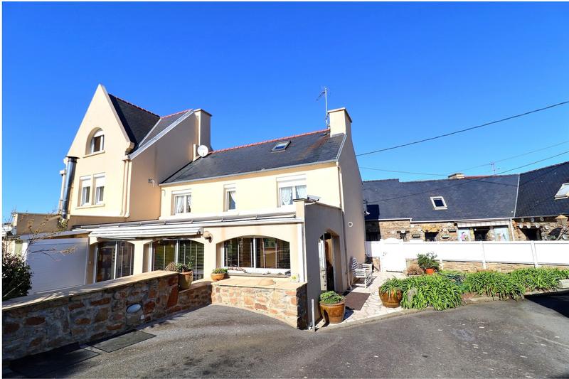 Maison - 252 m² - 10 pièces