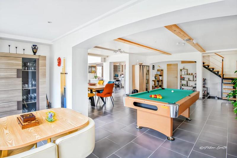 Maison - 300 m² - 8 pièces