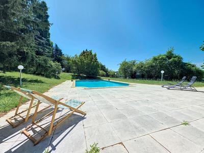 Maison - 310 m² - 8 pièces