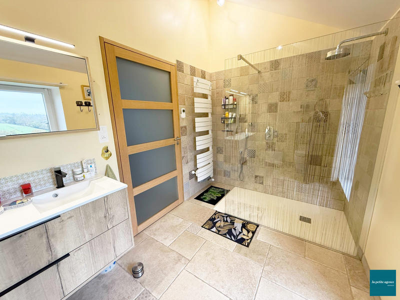 Maison - 250 m² - 8 pièces