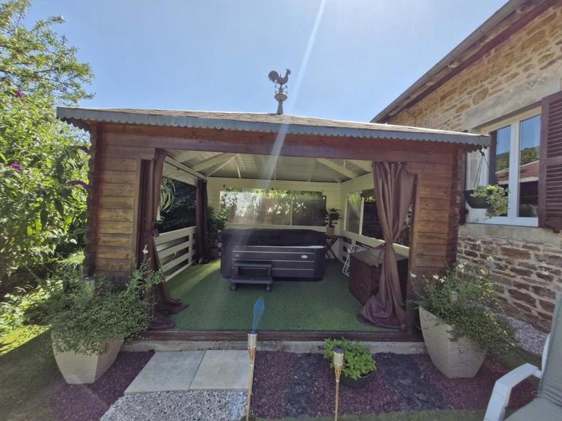 Maison de village - 335 m² - 10 pièces