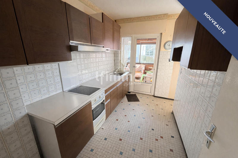 Maison - 99 m² - 6 pièces