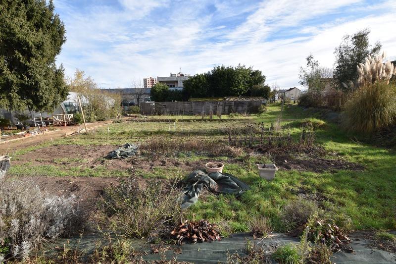 Terrain constructible - 1 000 m²