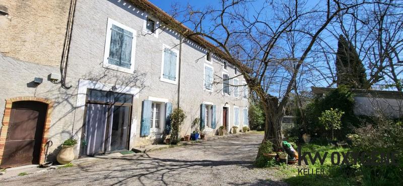 Propriété - 800 m²