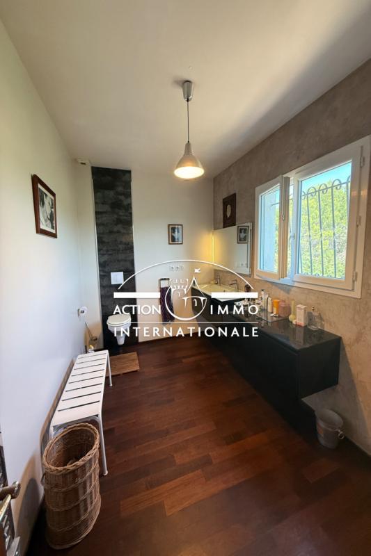 Villa - 208 m² - 4 pièces