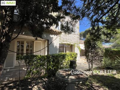 Maison traditionnelle - 300 m² - 7 pièces