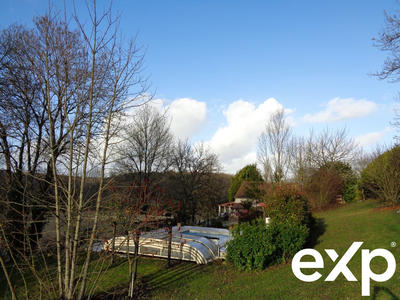 Maison traditionnelle - 270 m² - 7 pièces