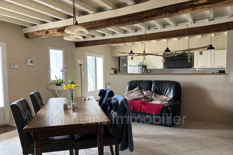 Maison - 375 m² - 8 pièces
