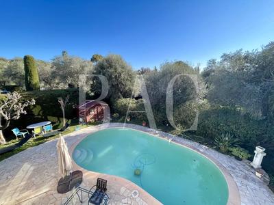 Villa - 250 m² - 8 pièces