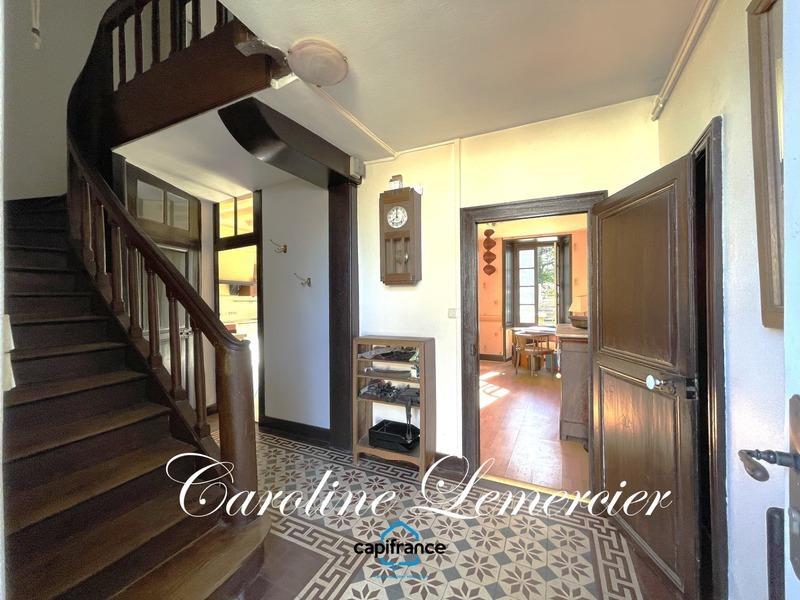 Maison - 245 m² - 8 pièces