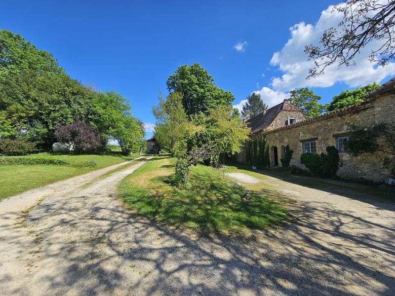 Maison traditionnelle - 240 m² - 7 pièces