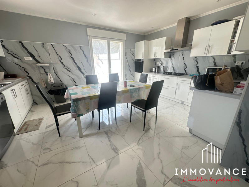 Maison - 273 m² - 11 pièces