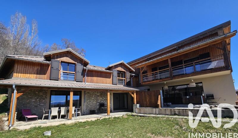 Maison - 286 m² - 12 pièces