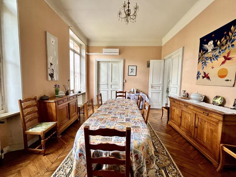 Maison de maîtres - 267 m² - 11 pièces