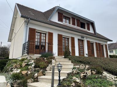 Maison traditionnelle - 123 m² - 6 pièces