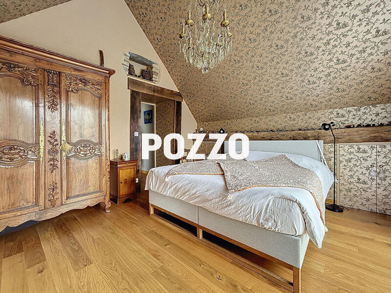 Maison - 217 m² - 8 pièces