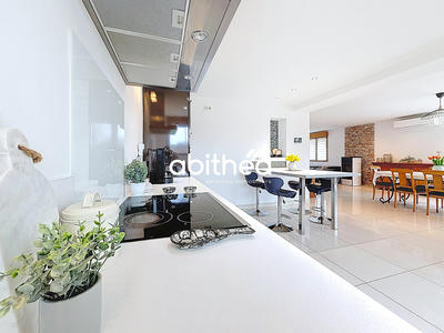 Maison - 200 m² - 9 pièces