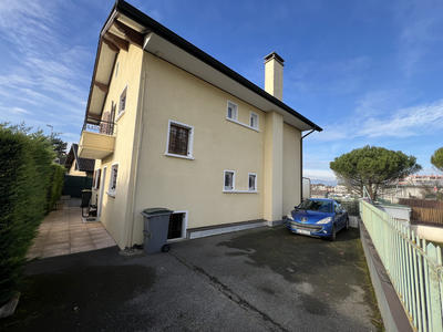 Maison - 287 m² - 10 pièces