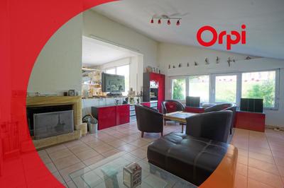 Maison - 220 m² - 6 pièces