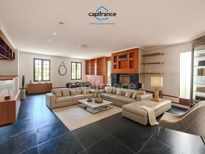 Maison - 220 m² - 8 pièces