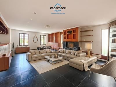 Maison - 220 m² - 8 pièces