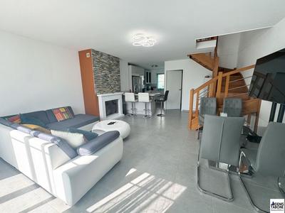 Maison traditionnelle - 82 m² - 5 pièces