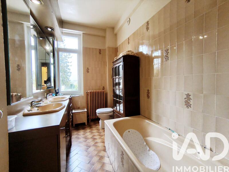 Maison - 211 m² - 7 pièces