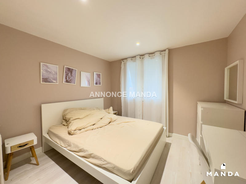 Chambre - 10 m² - 5 pièces