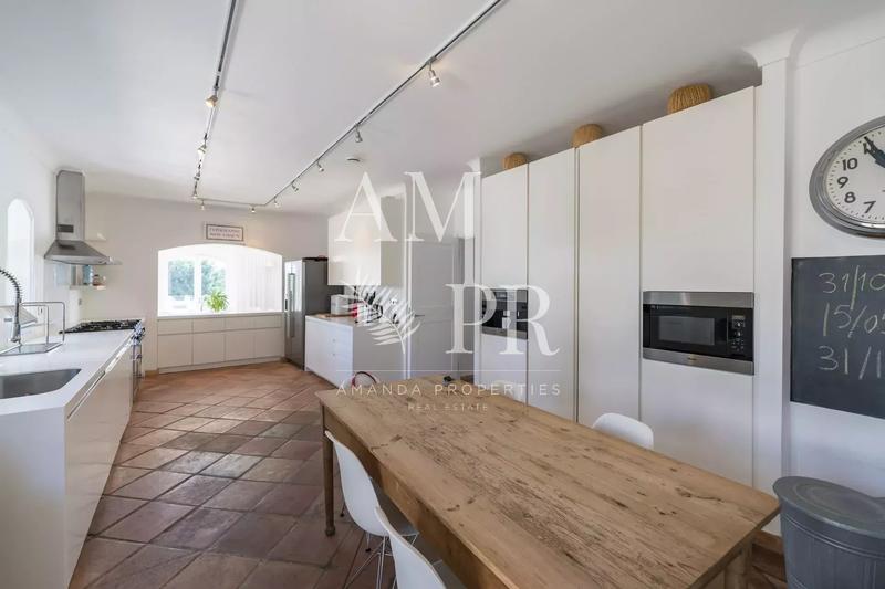 Propriété - 480 m² - 10 pièces